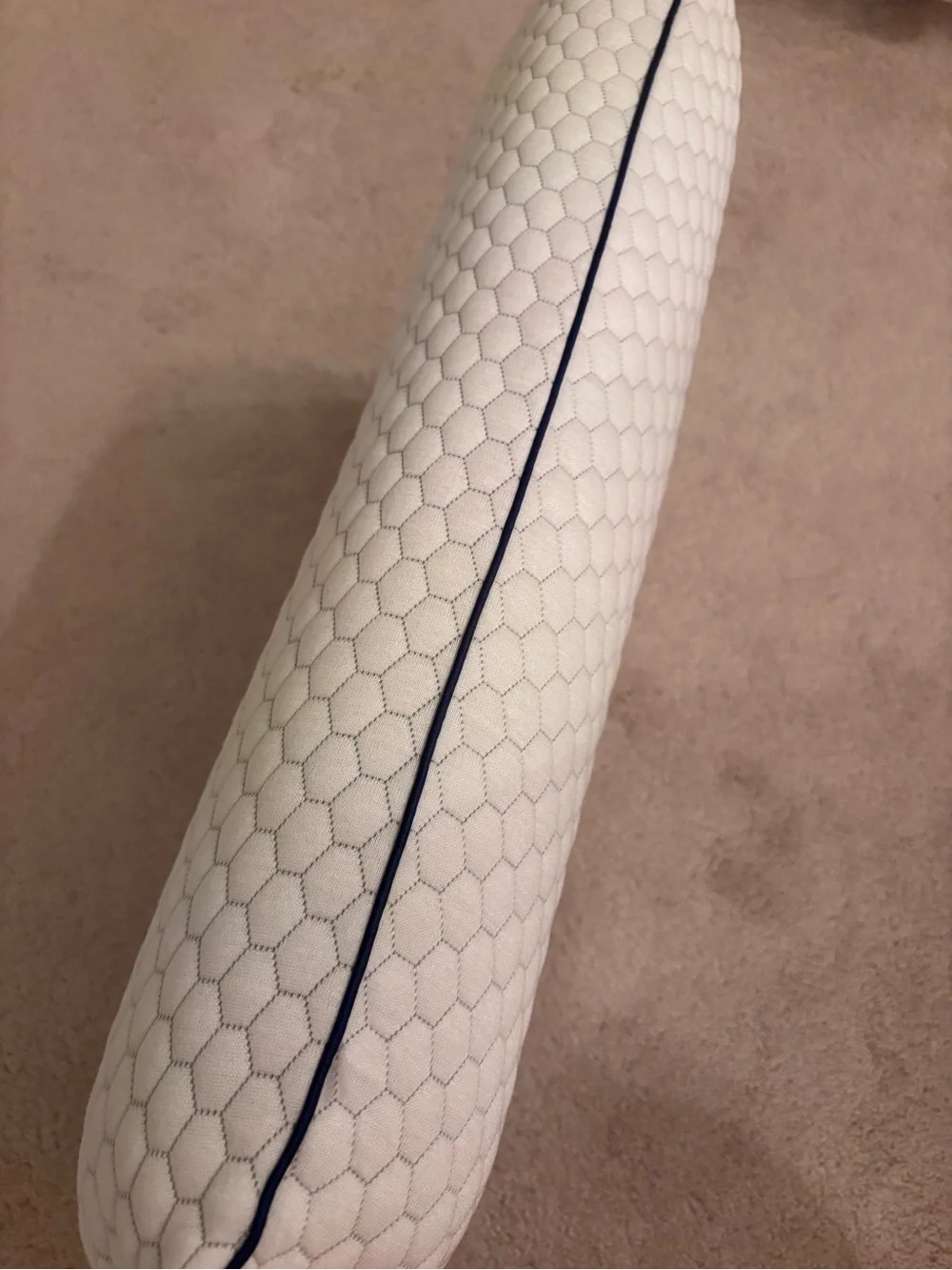 Hexagon-Pattern Cooling Memory Foam Pillow - White